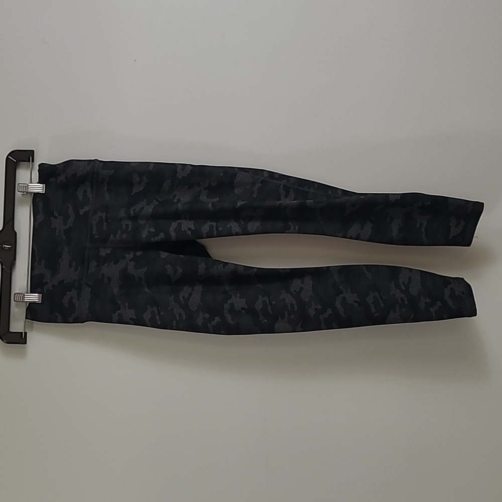 Fabletics powerhold camo style leggings 24 inch